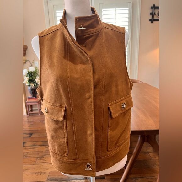 Chico's Black Label Faux-Suede Grommet Vest, Country Barn. size 1/Medium/ 8 - Picture 1 of 9